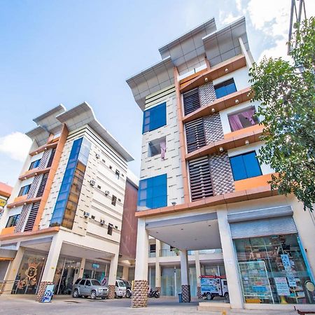Oyo 443 Maria Cristina Arcade Suites Cebu Extérieur photo